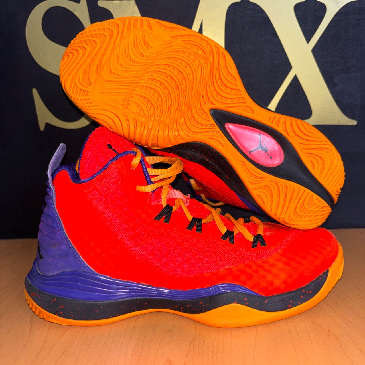 Jordan Melo M11 Bright Crimson Bright Crimson/Black-Orange-Purple · Foto 1