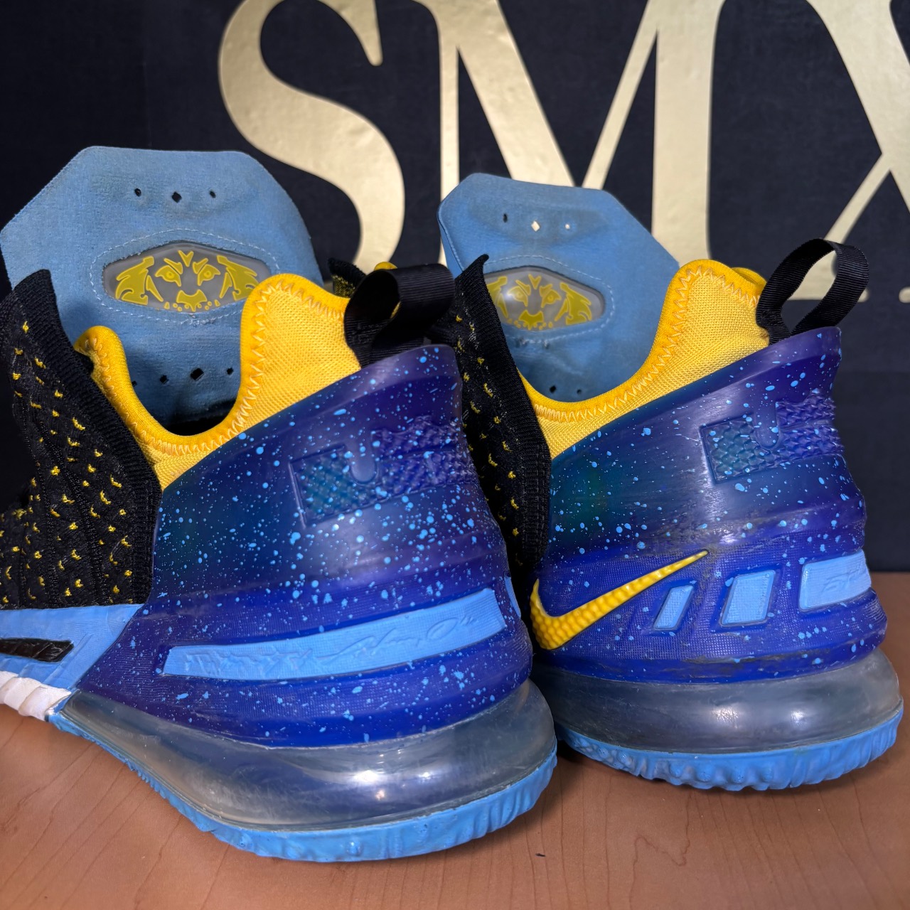 Nike LeBron 18 Black/Metallic Gold/Court Purple/White · Foto 5