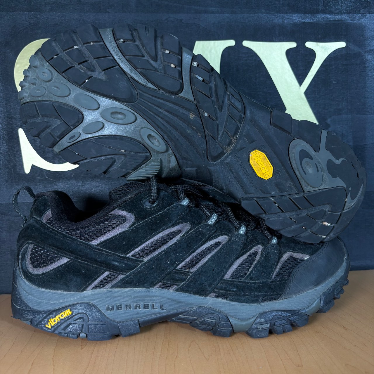 Merrell J06017 negro con detalles gris oscuro · Foto 1