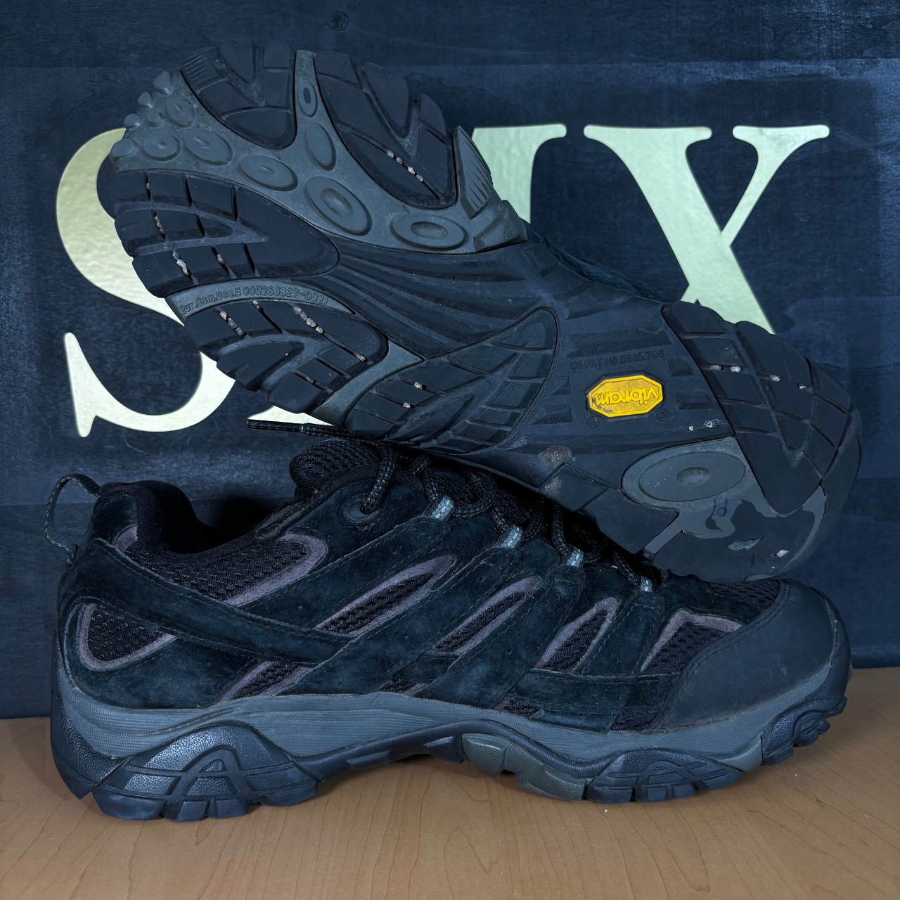Merrell J06017 negro con detalles gris oscuro · Foto 2