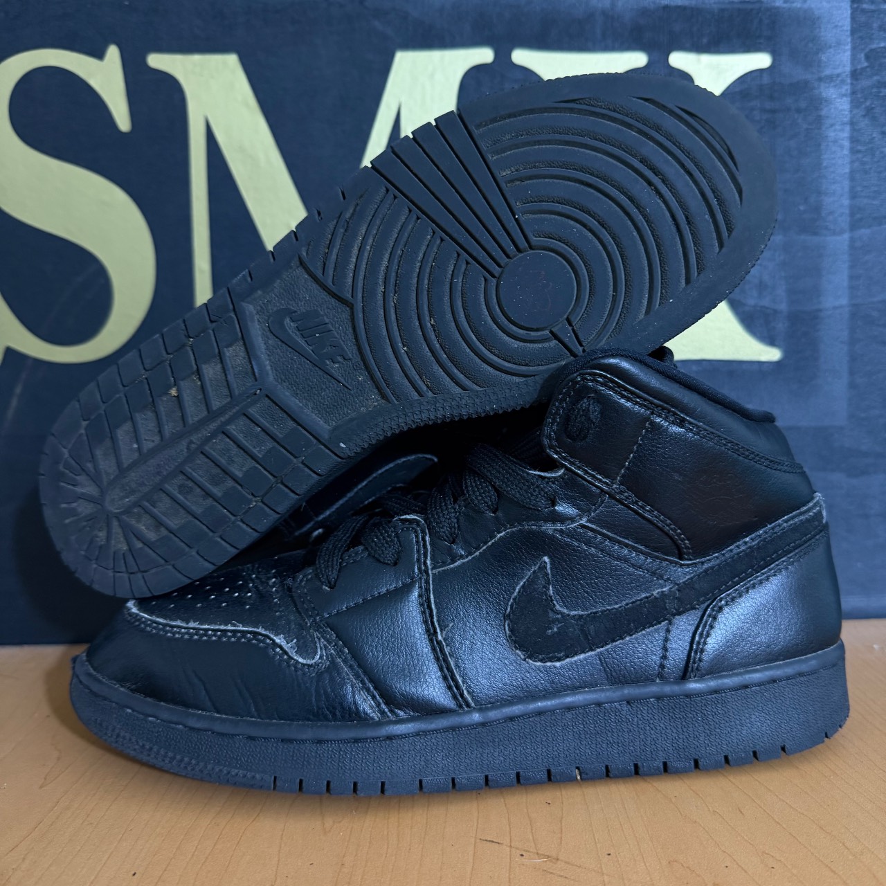Air Jordan 1 Mid SE GS · Foto 1