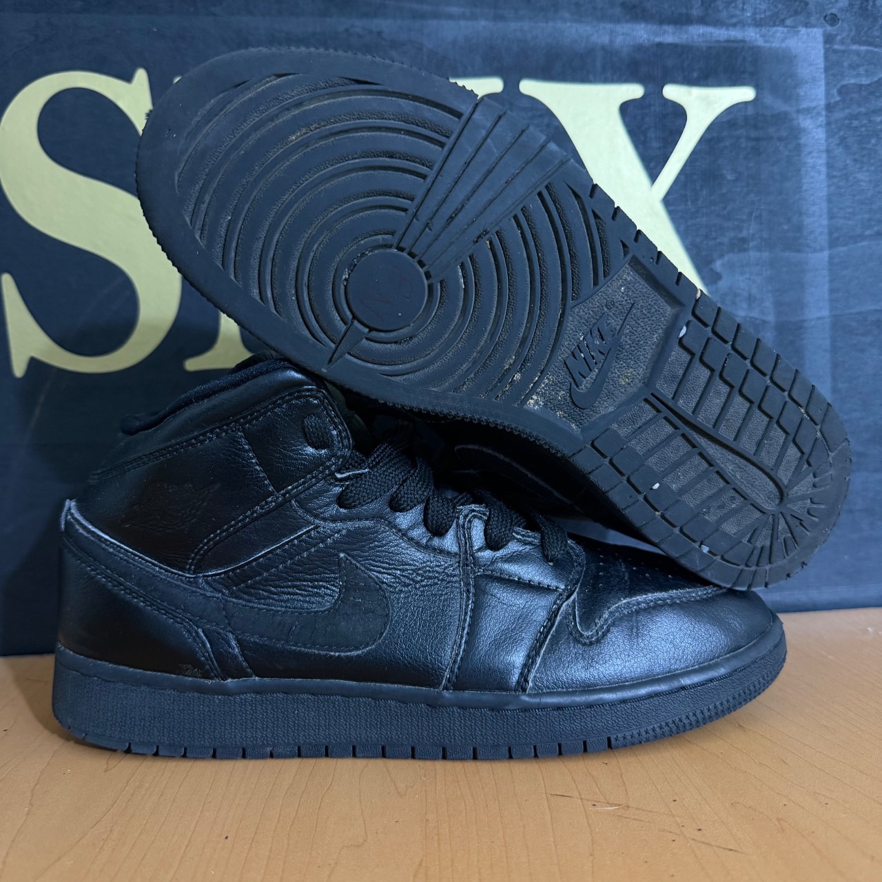 Air Jordan 1 Mid SE GS · Foto 2