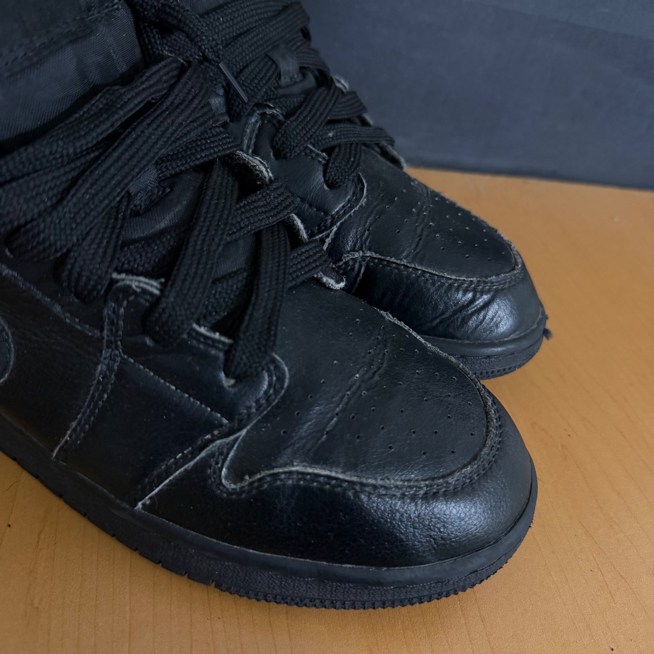 Air Jordan 1 Mid SE GS · Foto 3