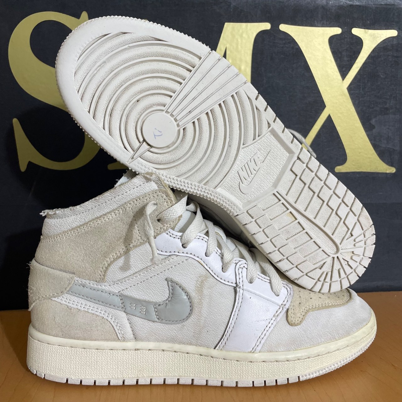 Air Jordan 1 Mid SE Craft "Inside Out" Light Orewood Brown · Foto 1