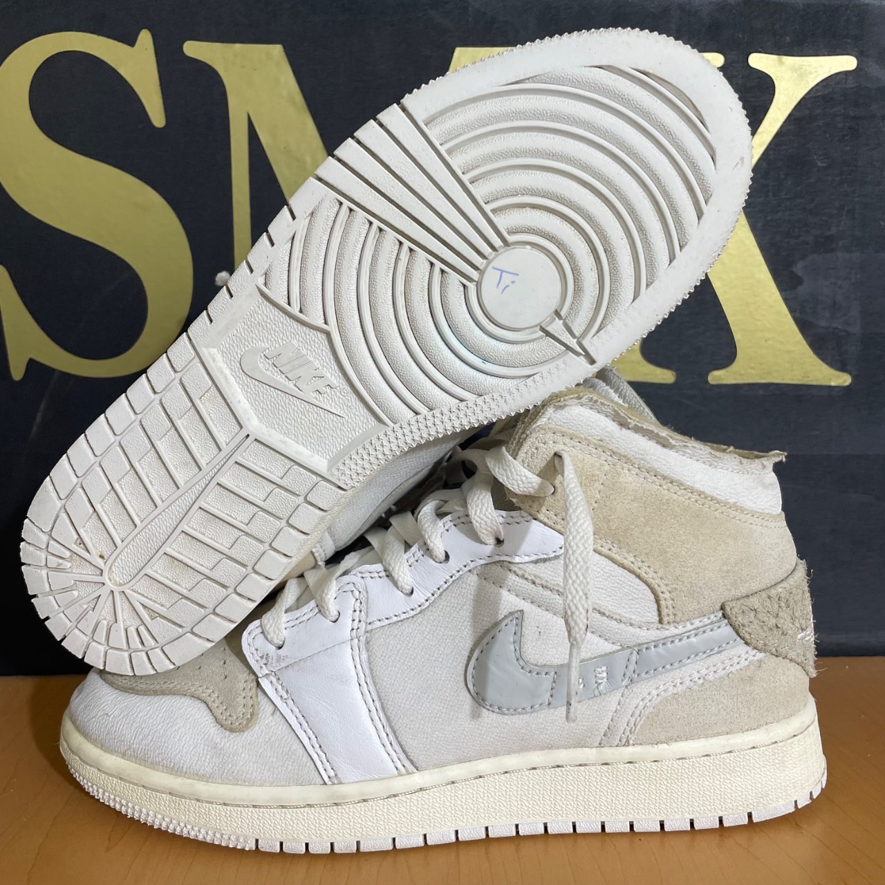 Air Jordan 1 Mid SE Craft "Inside Out" Light Orewood Brown · Foto 2