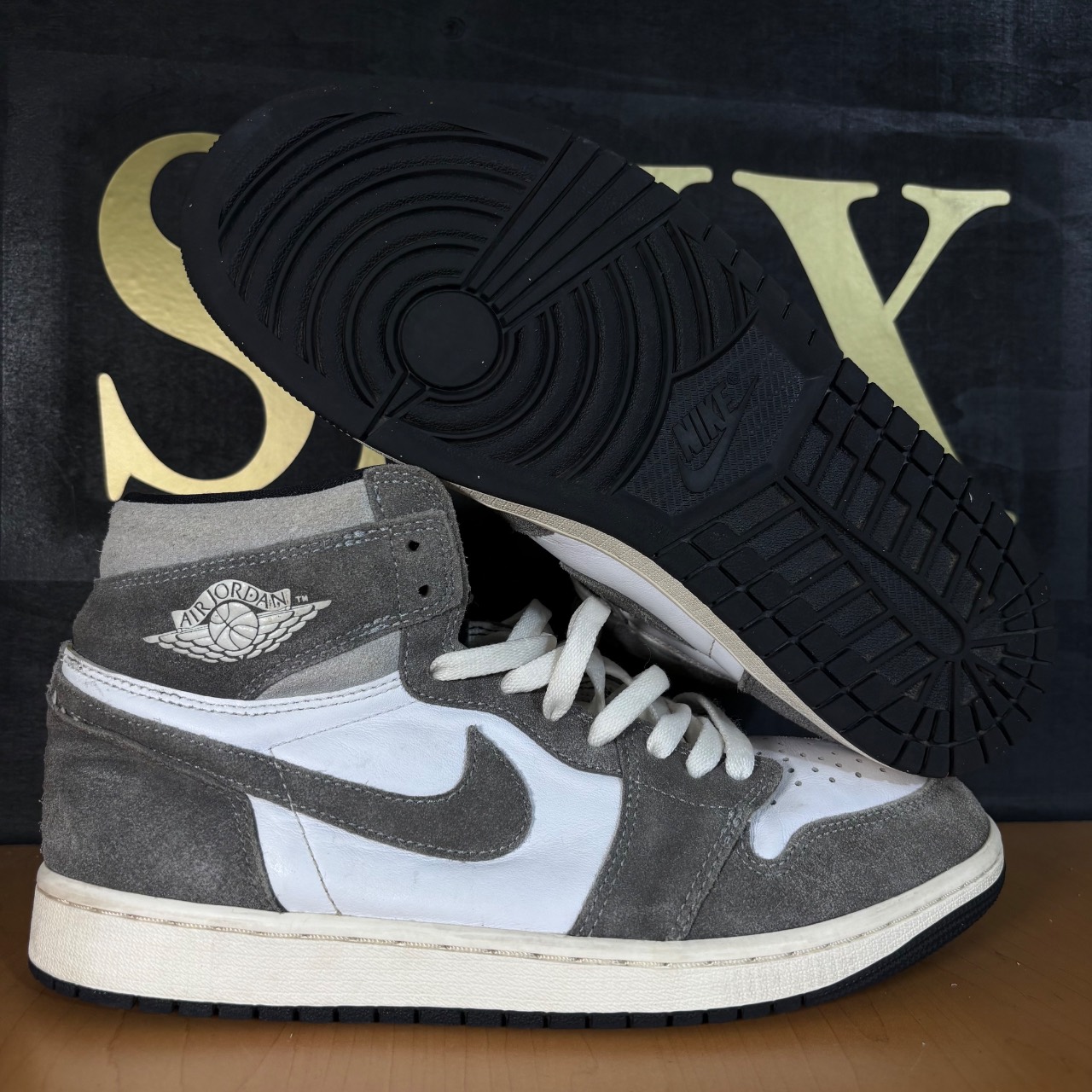 Air Jordan 1 Retro High OG Black/Fire Red/Light Smoke Grey/Sail