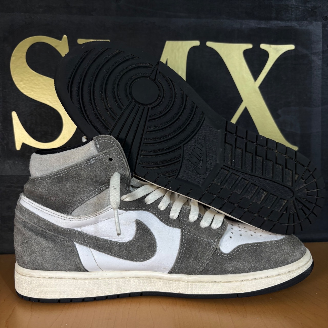 Air Jordan 1 Retro High OG Black/Fire Red/Light Smoke Grey/Sail · Foto 2