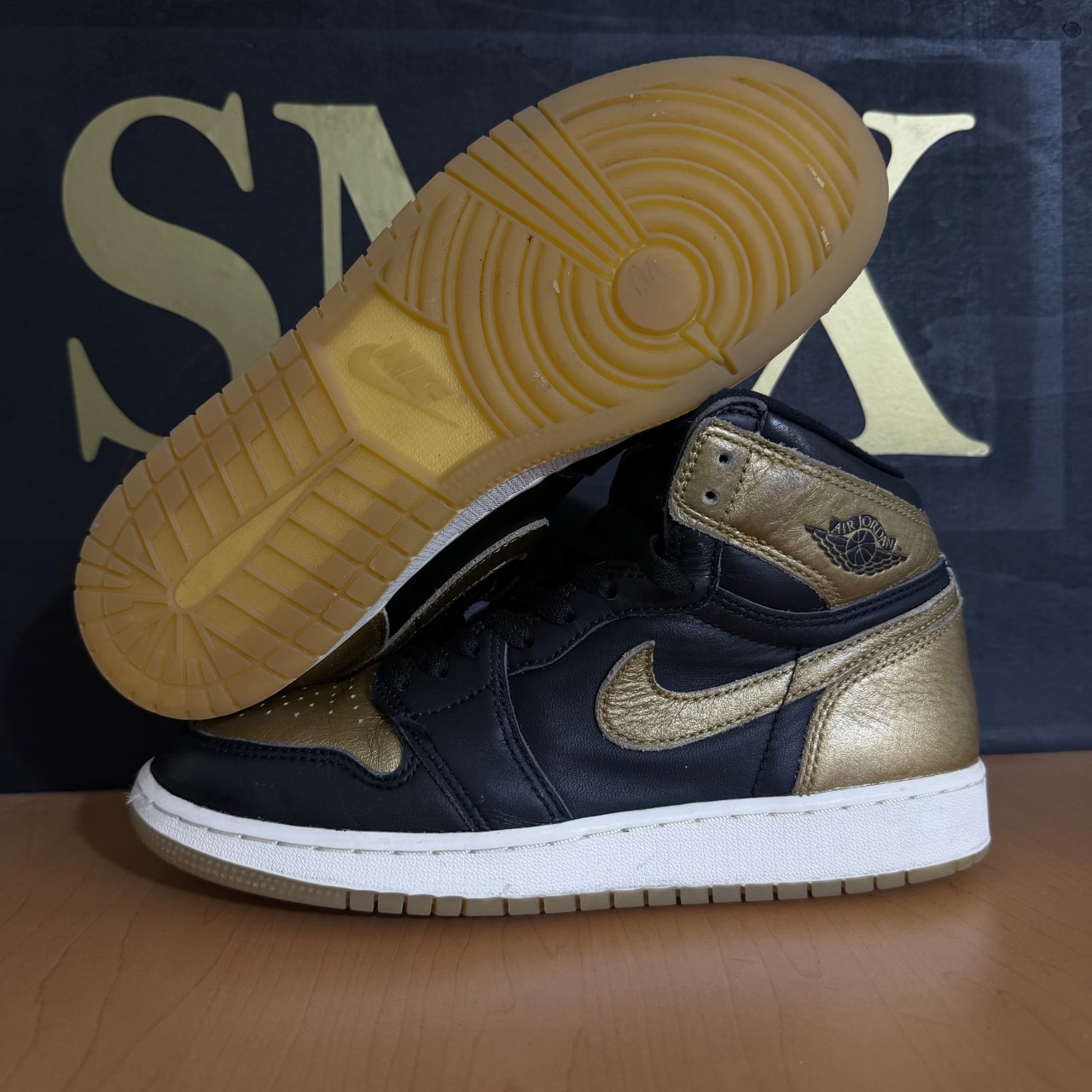 Air Jordan 1 High OG "DMP" (Black/Metallic Gold) · Foto 1