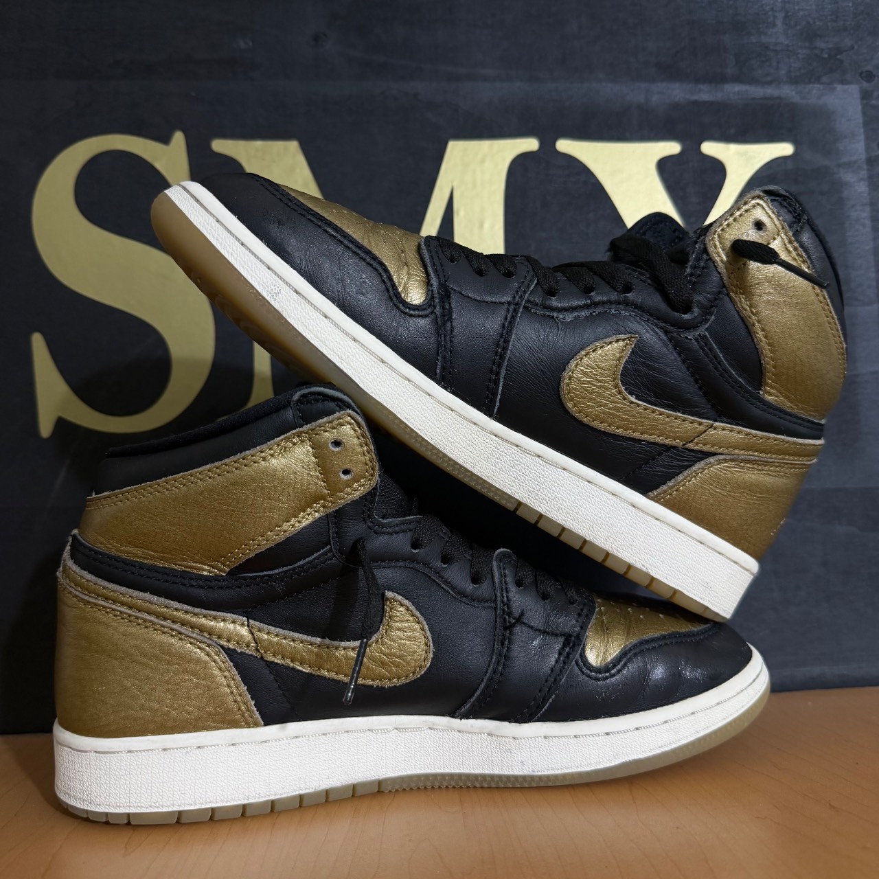 Air Jordan 1 High OG "DMP" (Black/Metallic Gold) · Foto 3
