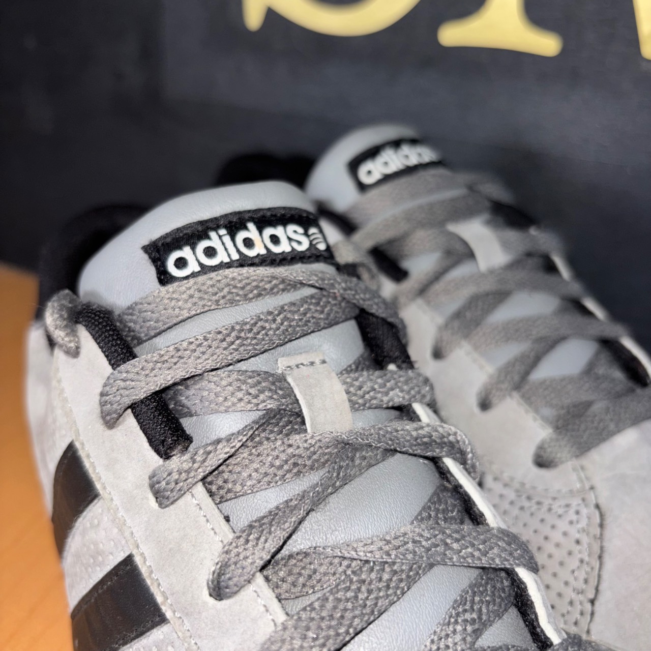 Adidas Neo Label gris con negro · Foto 3