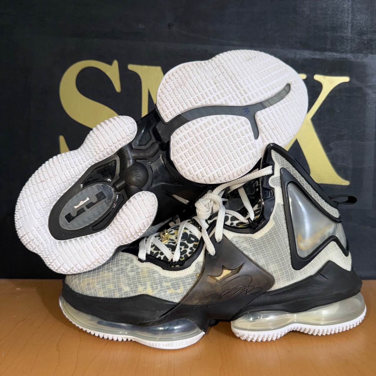 Nike LeBron 19 Safari · Foto 2