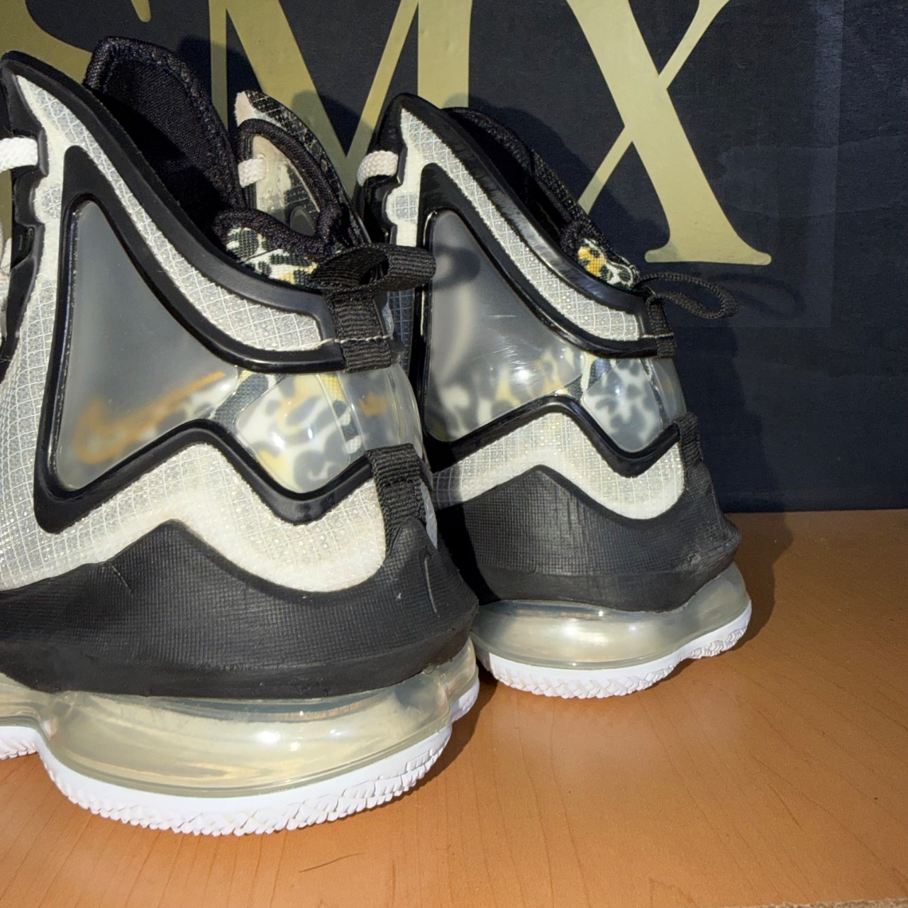 Nike LeBron 19 Safari · Foto 4