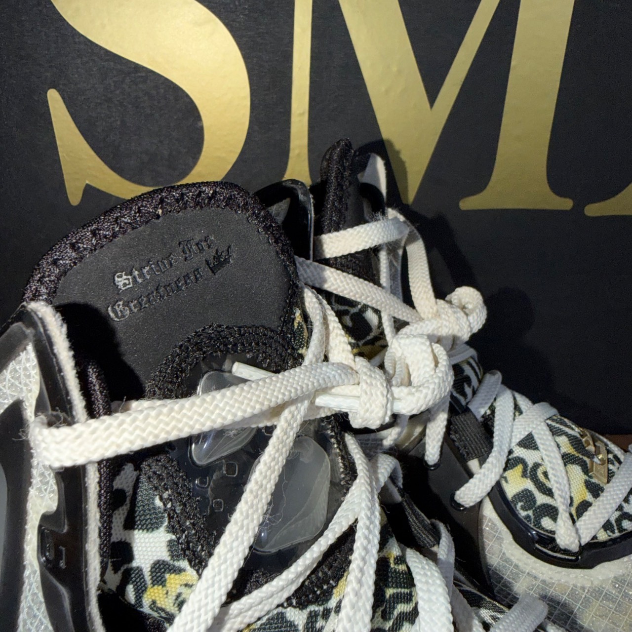 Nike LeBron 19 Safari · Foto 7