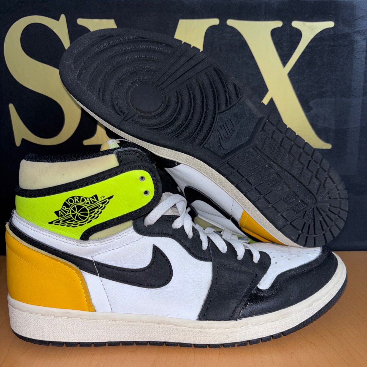 Air Jordan 1 High OG Volt Gold Volt/Gold/Black/White · Foto 1