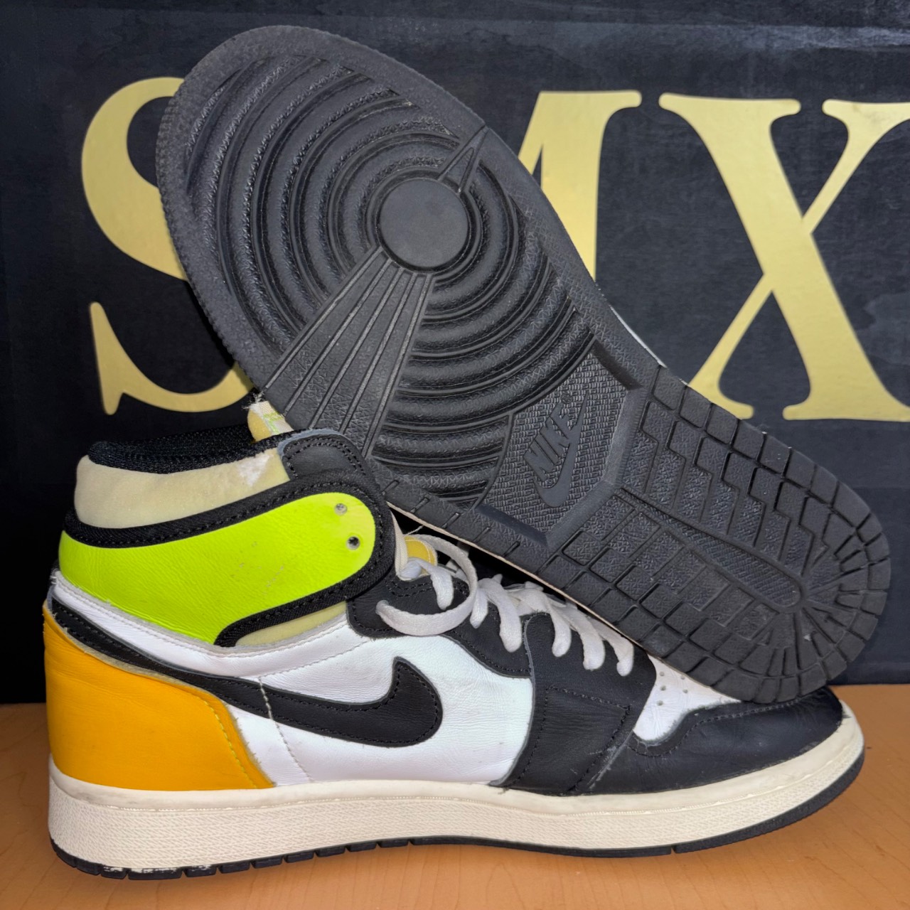 Air Jordan 1 High OG Volt Gold Volt/Gold/Black/White · Foto 2