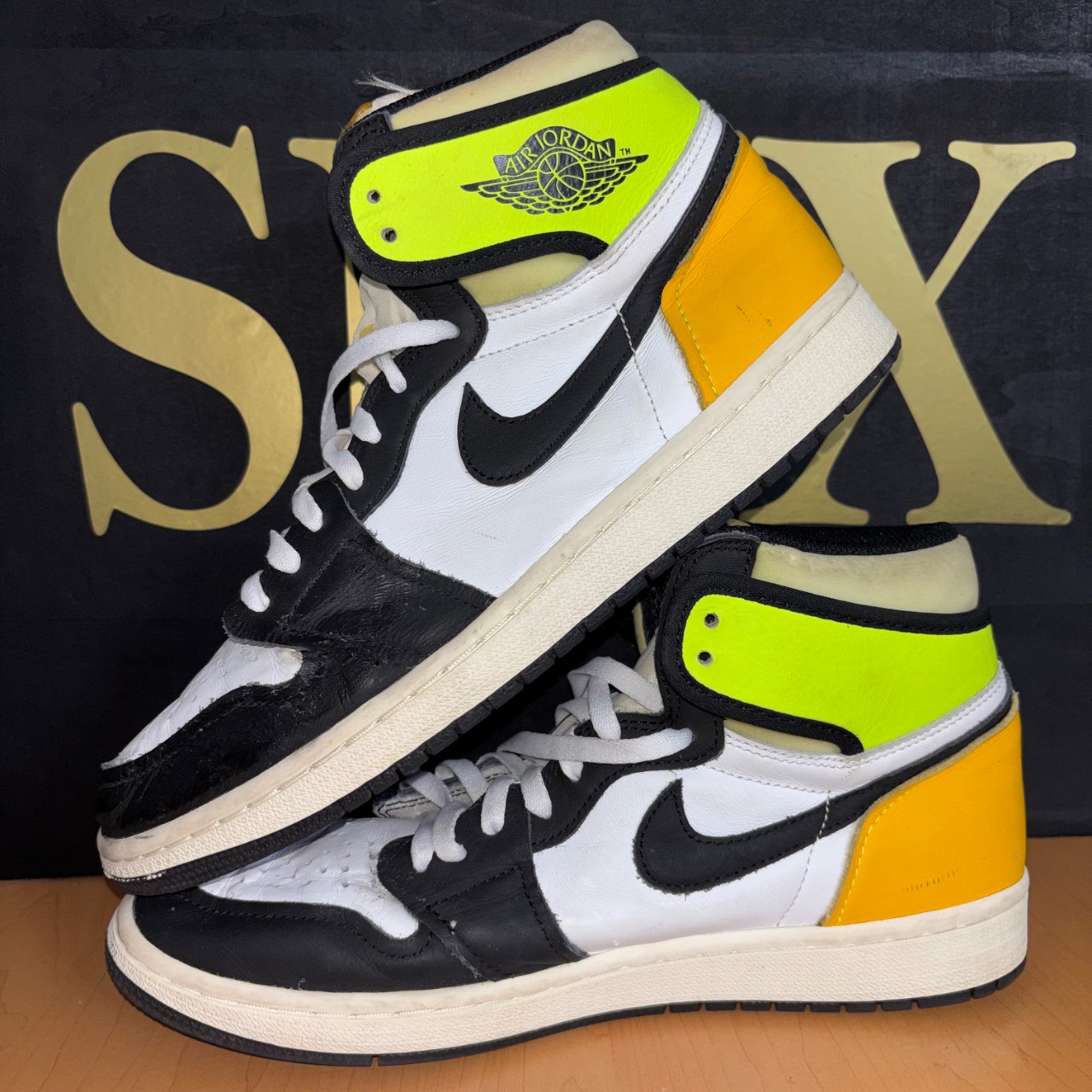 Air Jordan 1 High OG Volt Gold Volt/Gold/Black/White · Foto 4