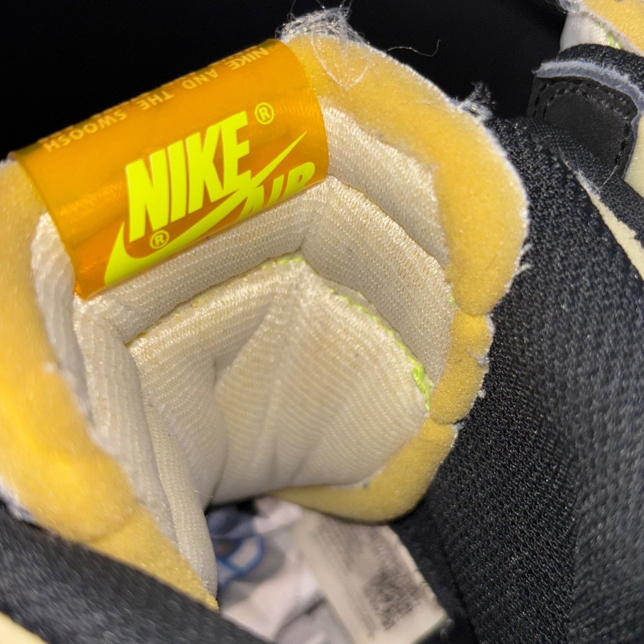 Air Jordan 1 High OG Volt Gold Volt/Gold/Black/White · Foto 6