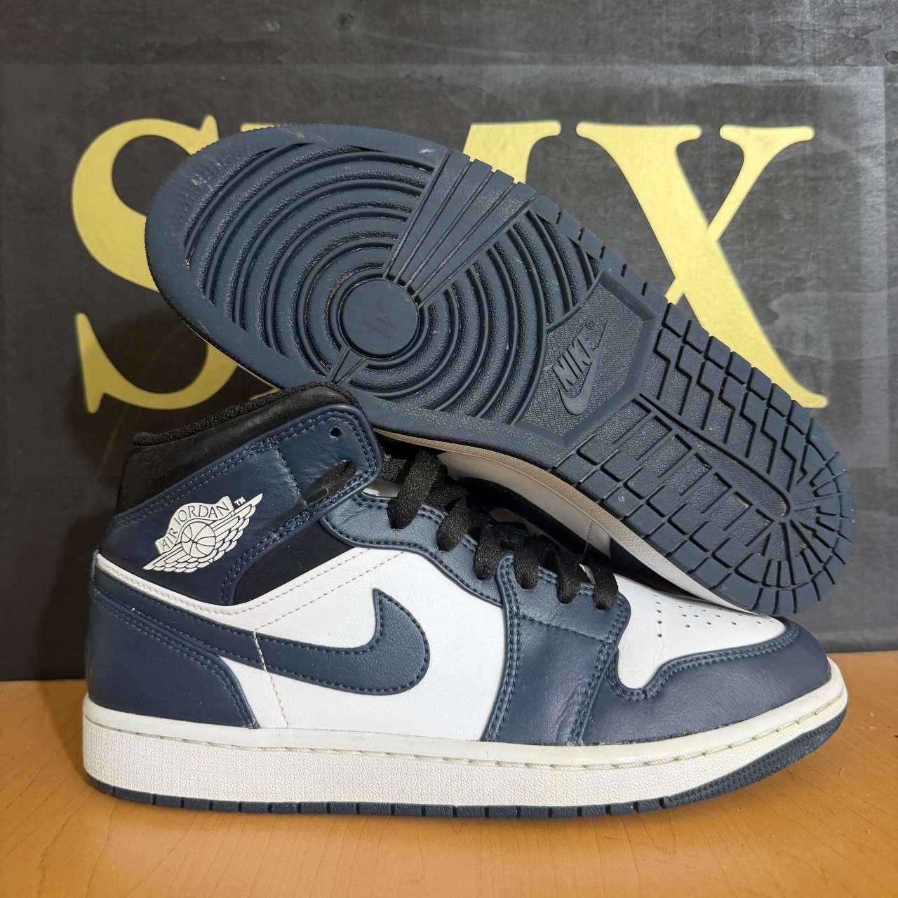 Air Jordan 1 Mid · Foto 1