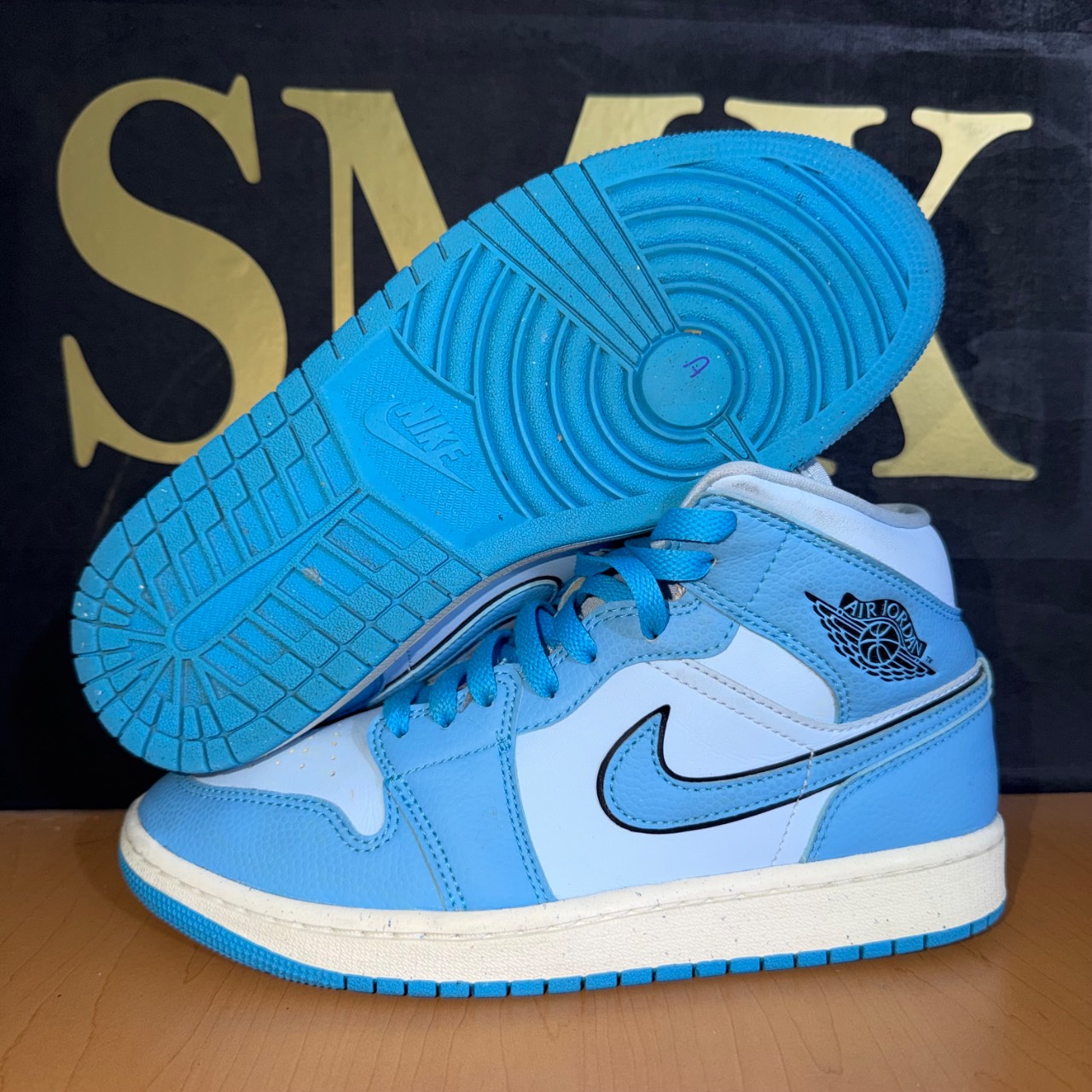 Air Jordan 1 Mid SE Ice Blue · Foto 1