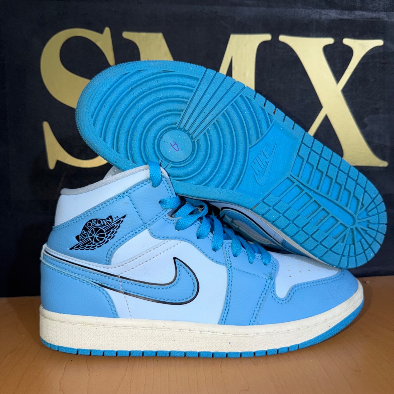 Air Jordan 1 Mid SE Ice Blue · Foto 2