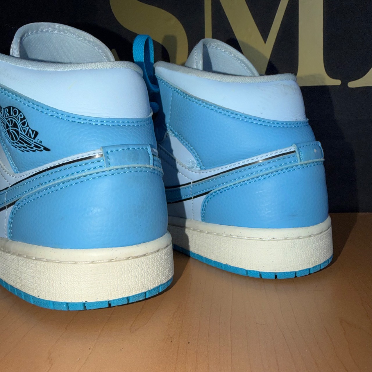 Air Jordan 1 Mid SE Ice Blue · Foto 4