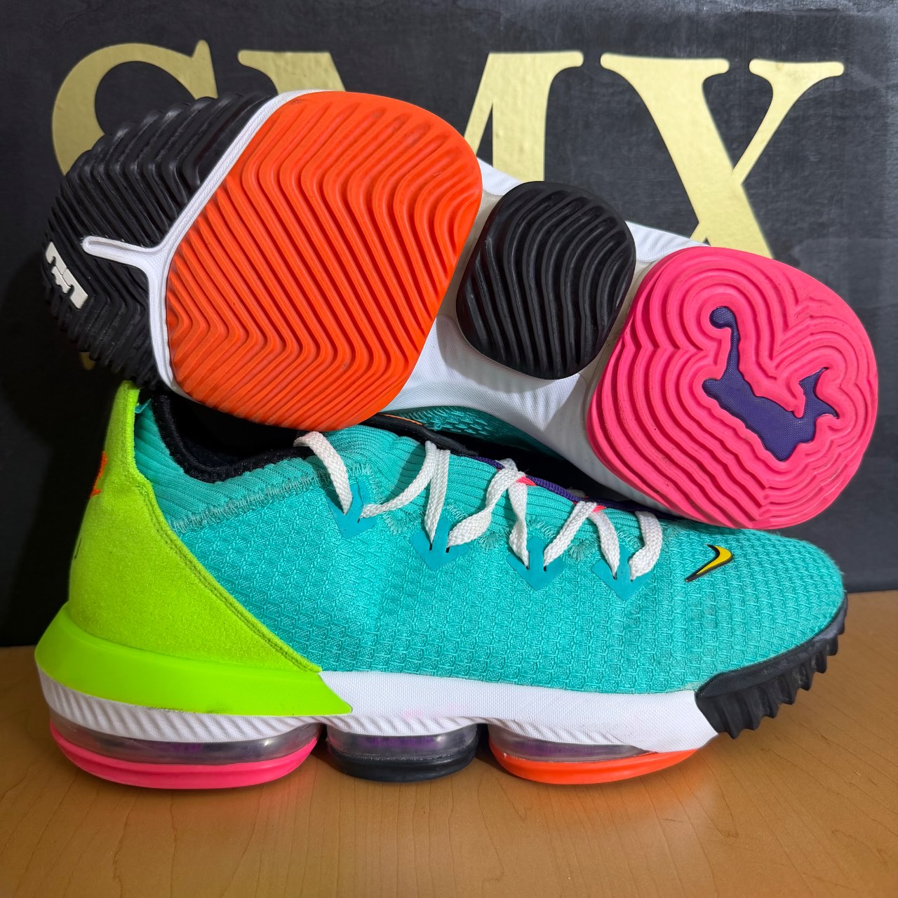 Nike LeBron 16 Low Air LBJ · Foto 1
