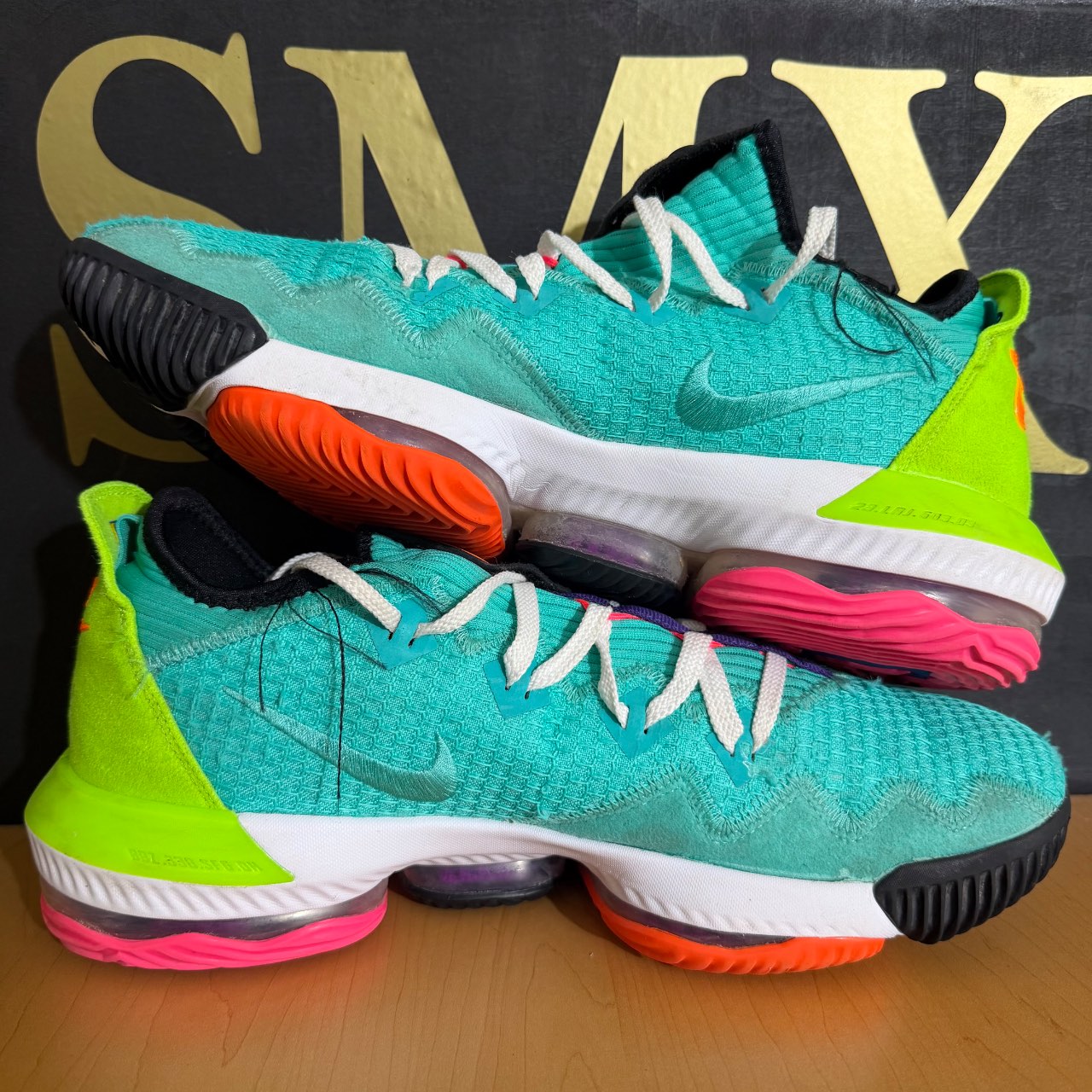 Nike LeBron 16 Low Air LBJ · Foto 3