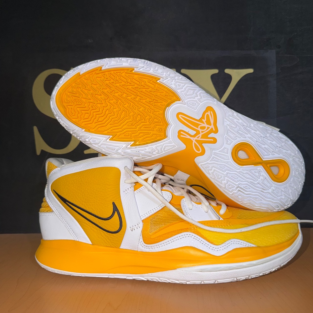 Nike Kyrie Infinity 'University Gold and White' · Foto 1