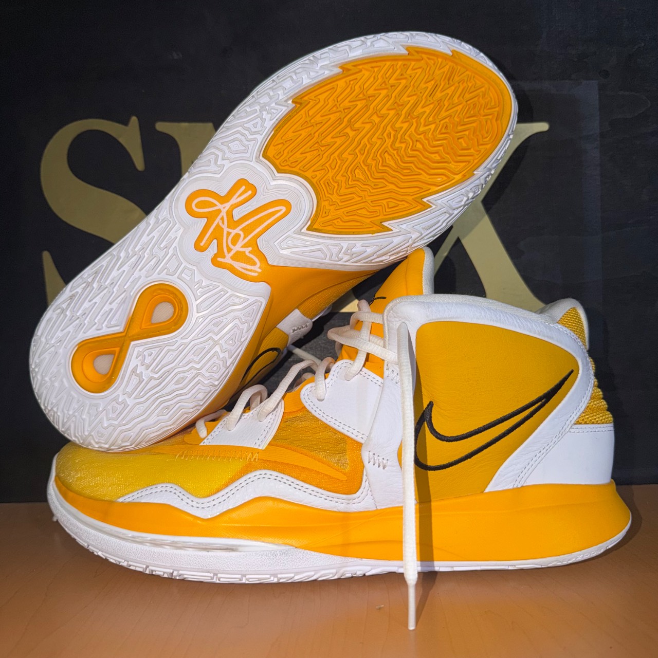 Nike Kyrie Infinity 'University Gold and White' · Foto 2