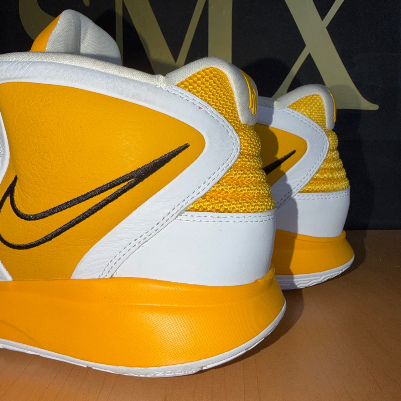 Nike Kyrie Infinity 'University Gold and White' · Foto 4