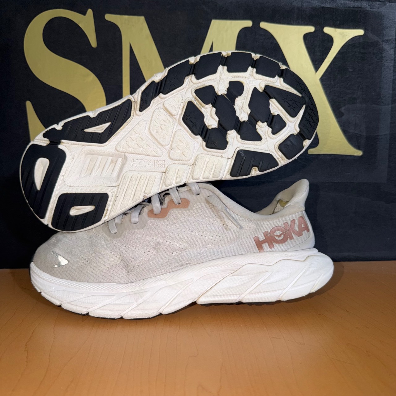Hoka One One Arahi 6 · Foto 1
