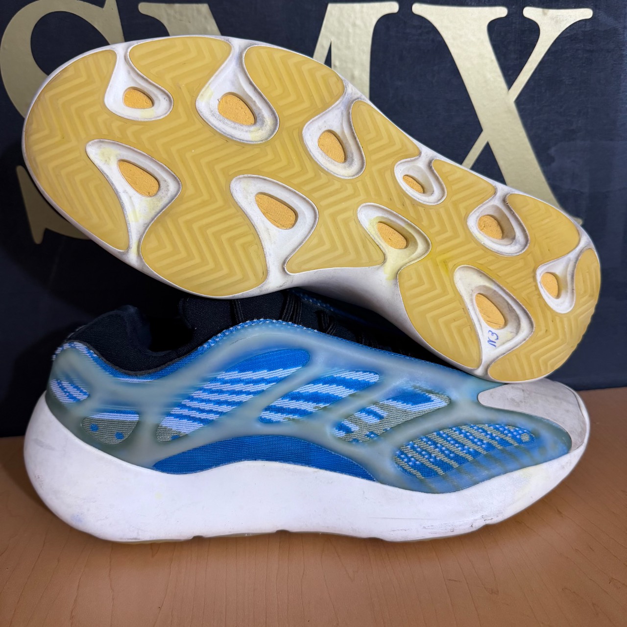 adidas Yeezy 700 V3 Arzareth · Foto 1