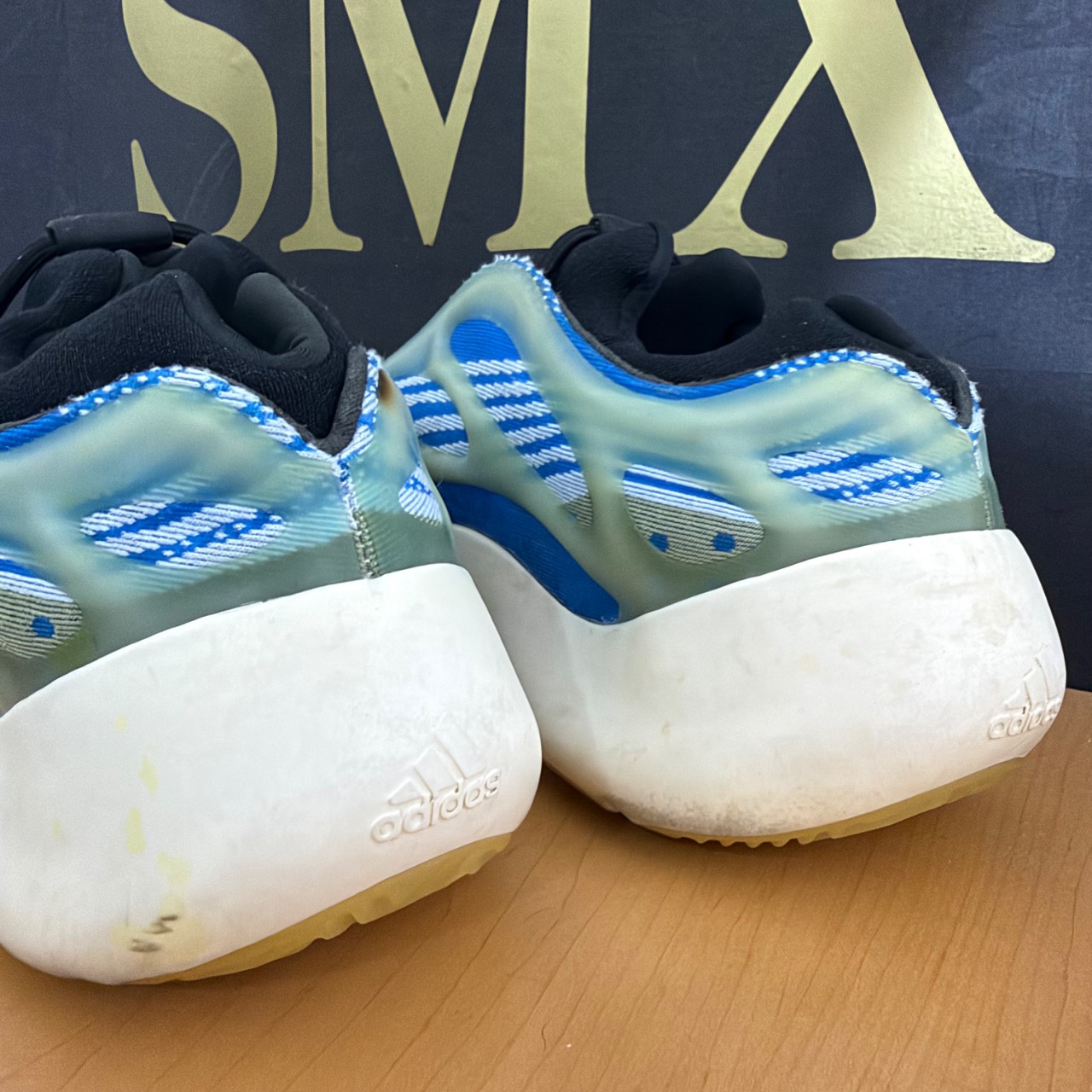 adidas Yeezy 700 V3 Arzareth · Foto 5