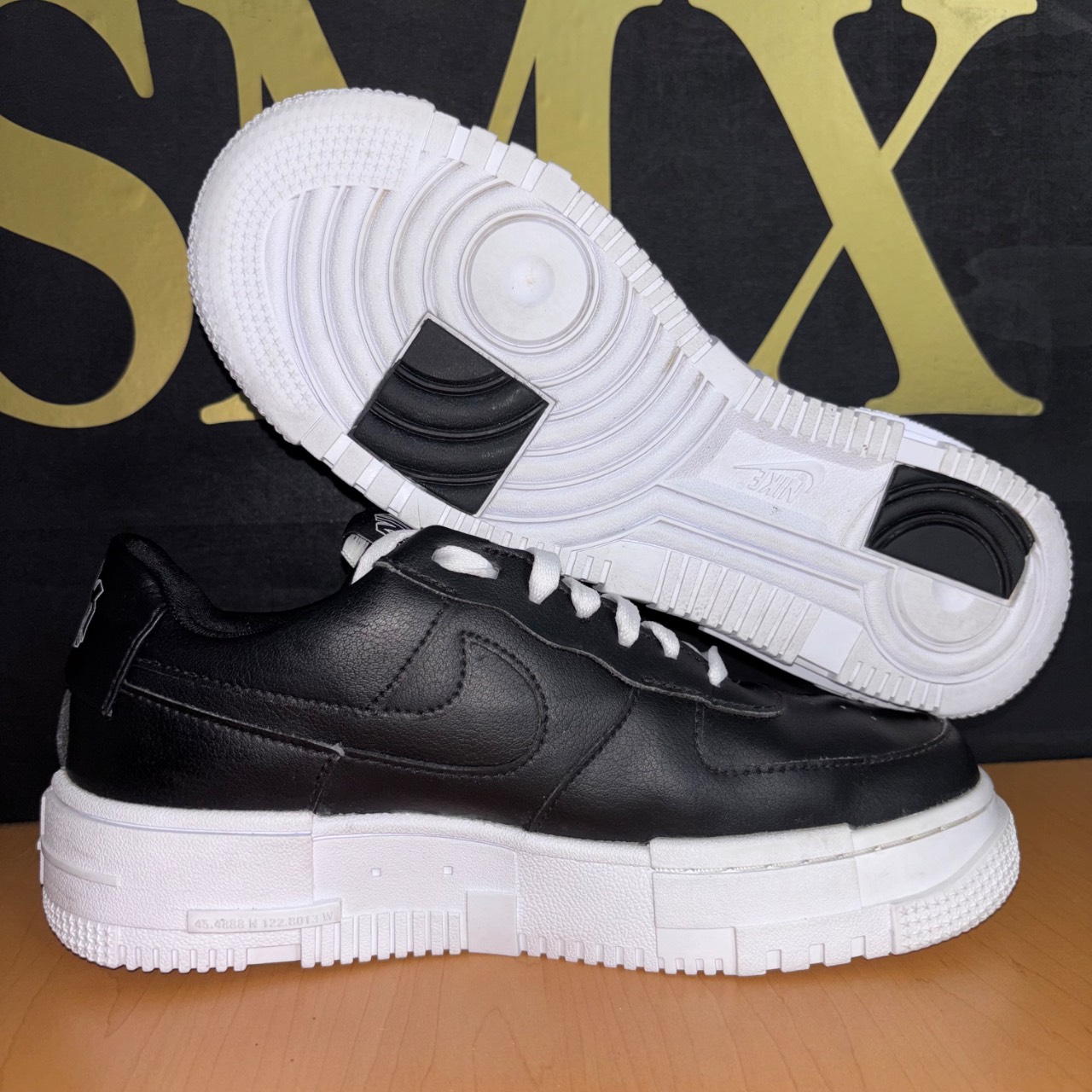 Nike Air Force 1 Pixel Negro y blanco · Foto 2